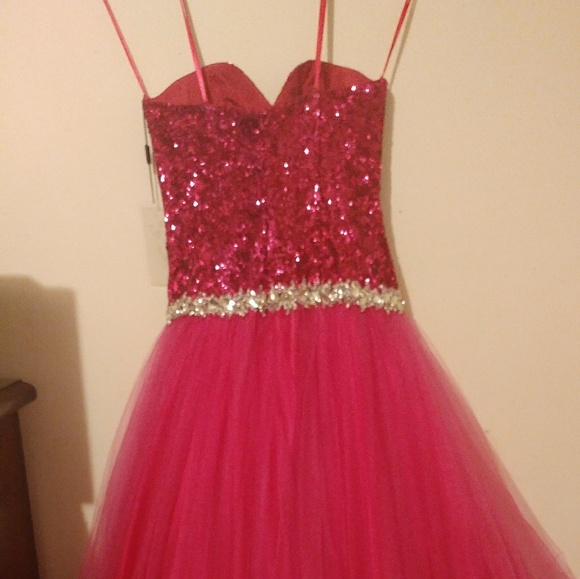 dress - Picture 3 of 8